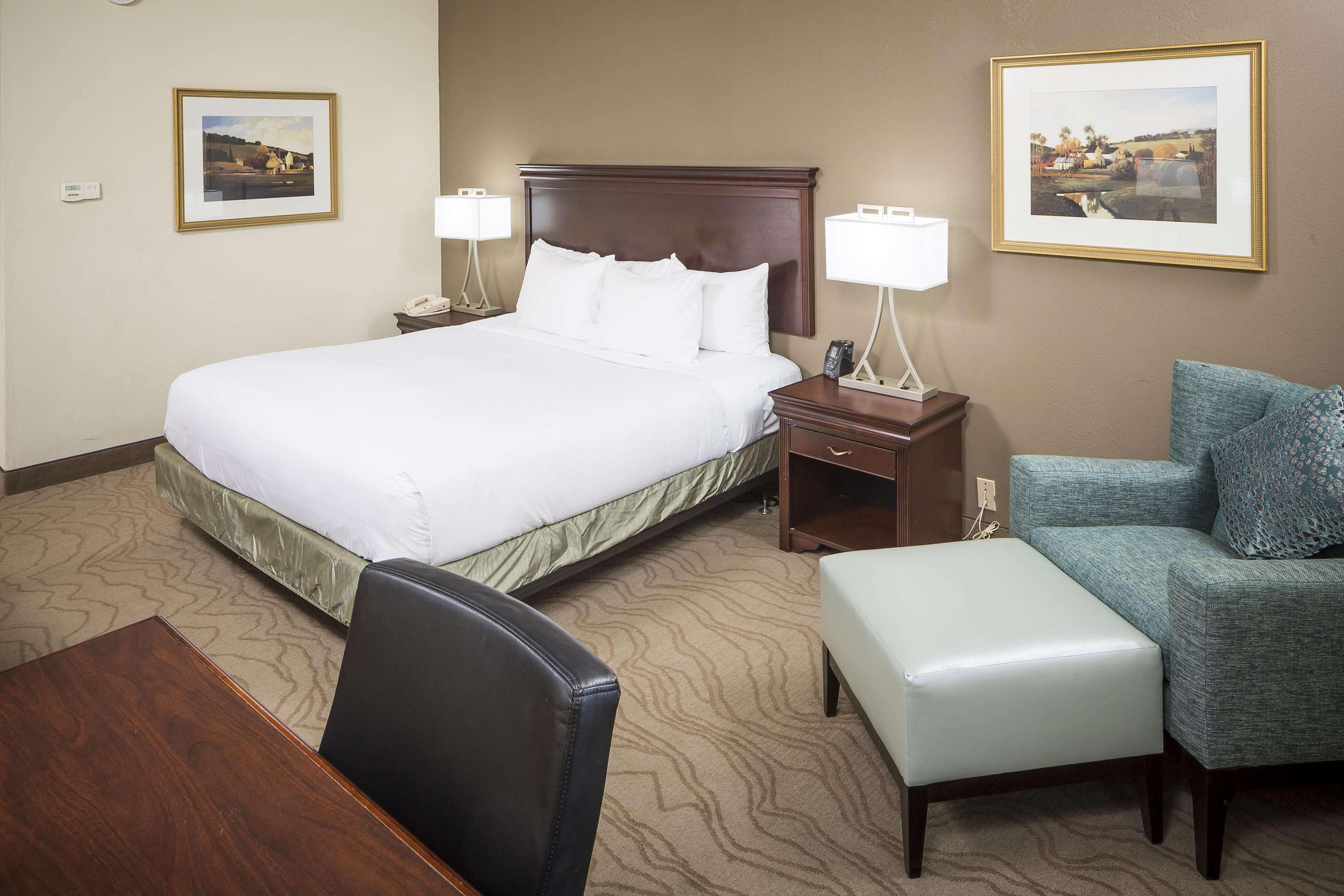 Отель Doubletree By Hilton Boston-Милфорд Экстерьер фото