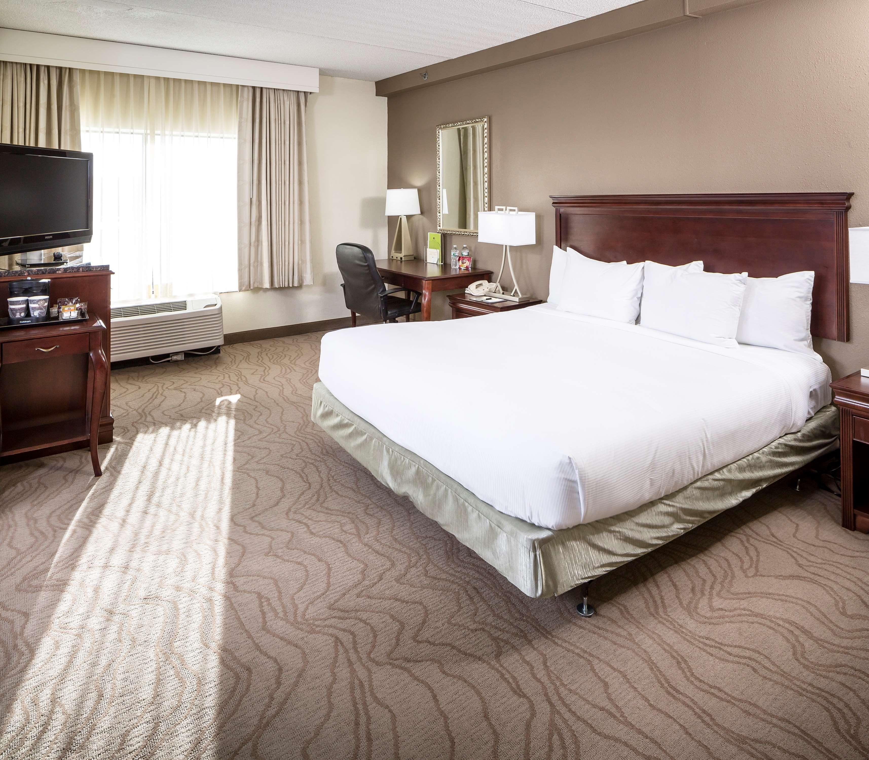 Отель Doubletree By Hilton Boston-Милфорд Экстерьер фото