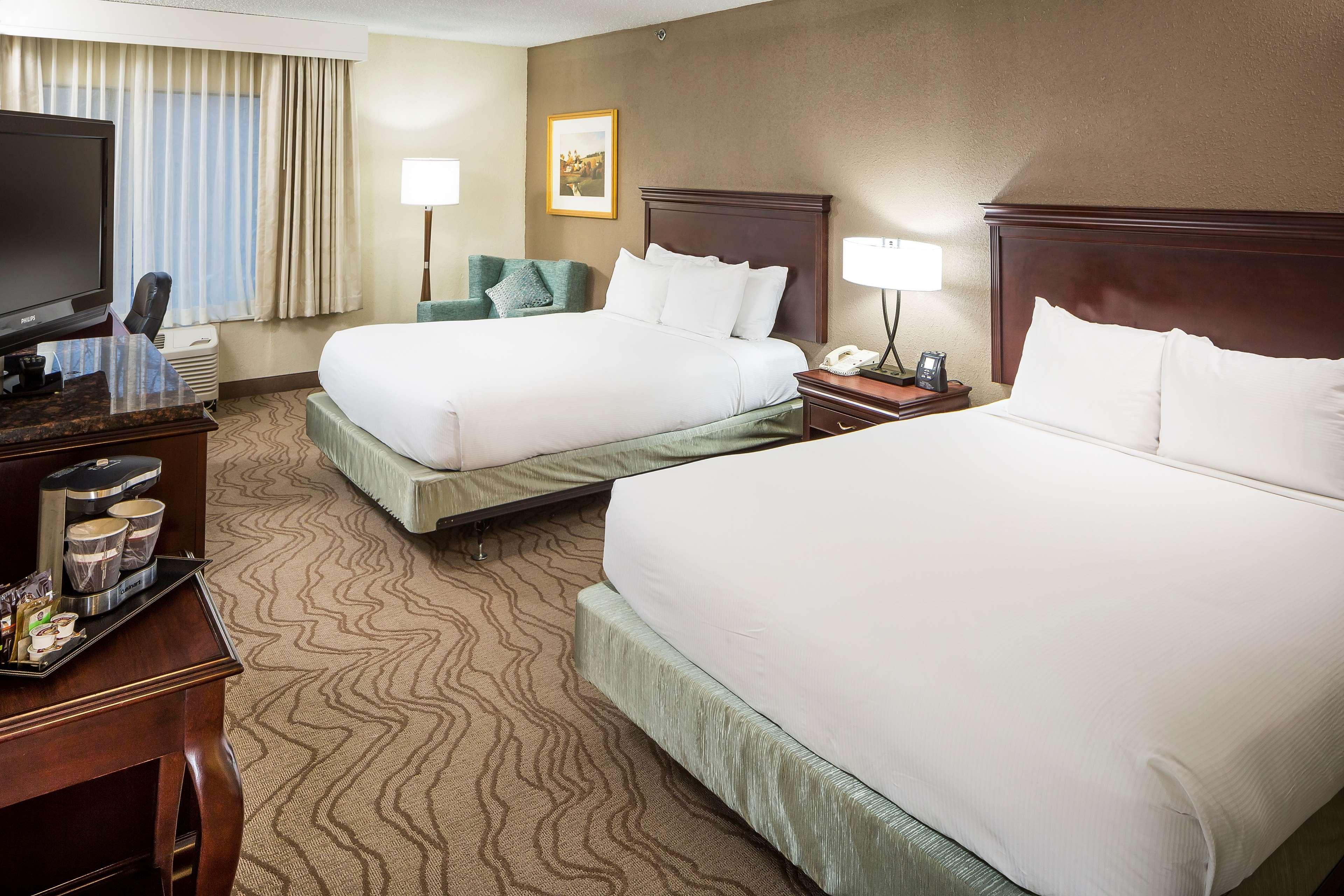 Отель Doubletree By Hilton Boston-Милфорд Экстерьер фото
