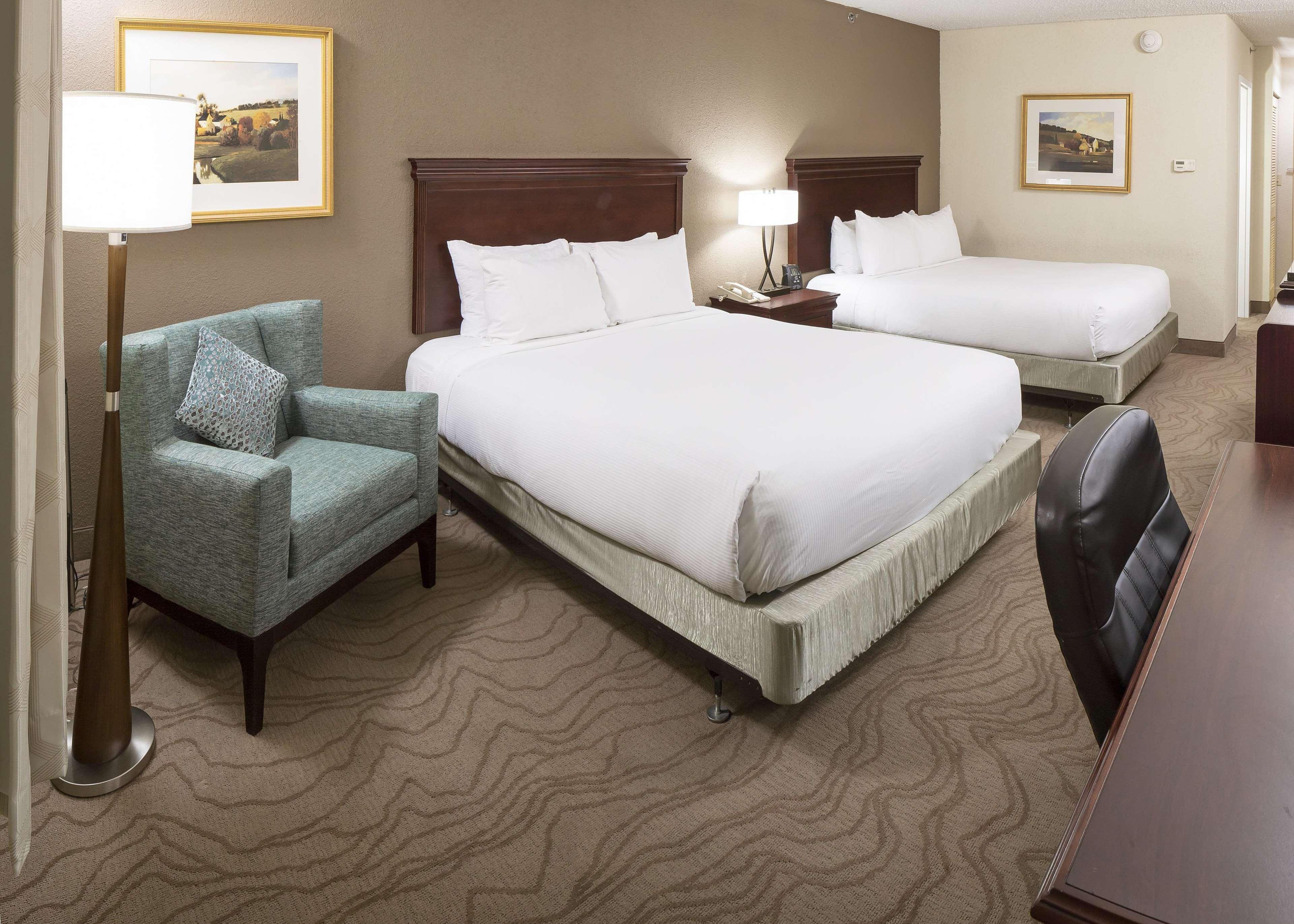 Отель Doubletree By Hilton Boston-Милфорд Экстерьер фото