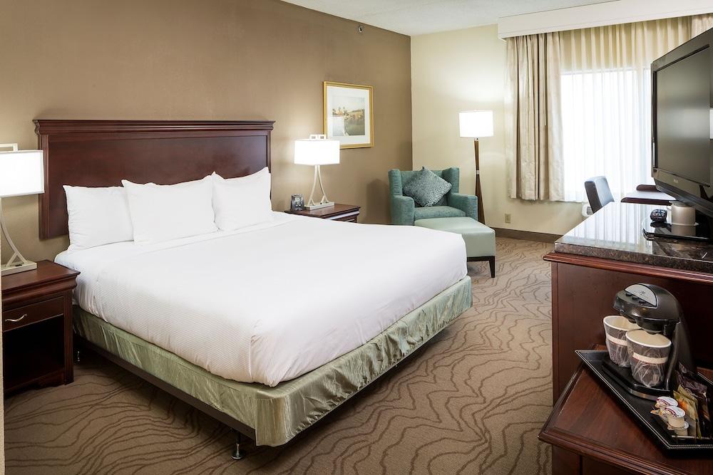 Отель Doubletree By Hilton Boston-Милфорд Экстерьер фото