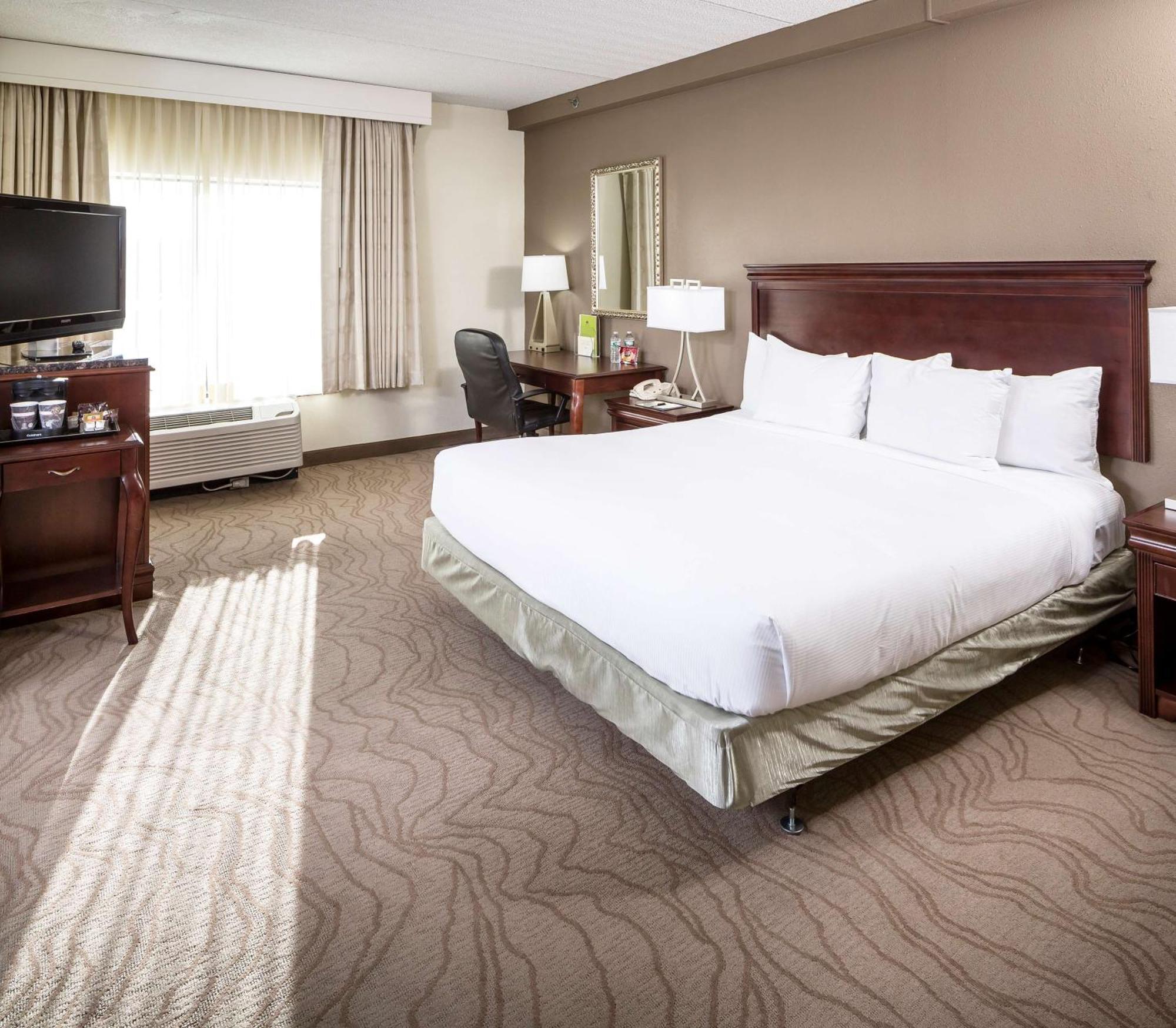 Отель Doubletree By Hilton Boston-Милфорд Экстерьер фото