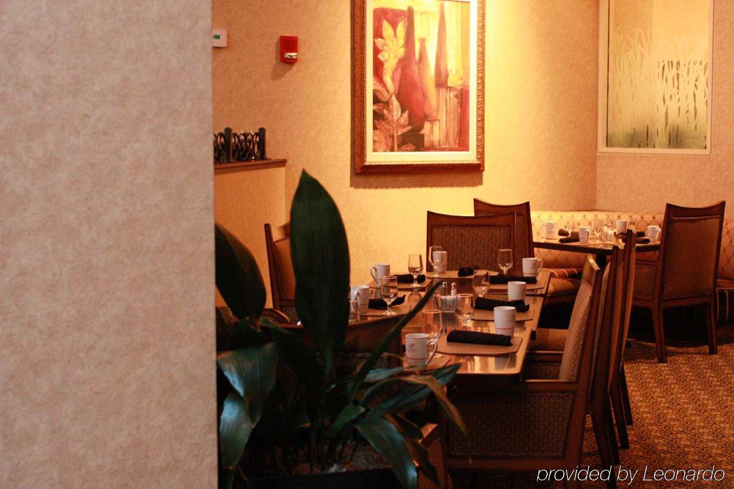 Отель Doubletree By Hilton Boston-Милфорд Ресторан фото